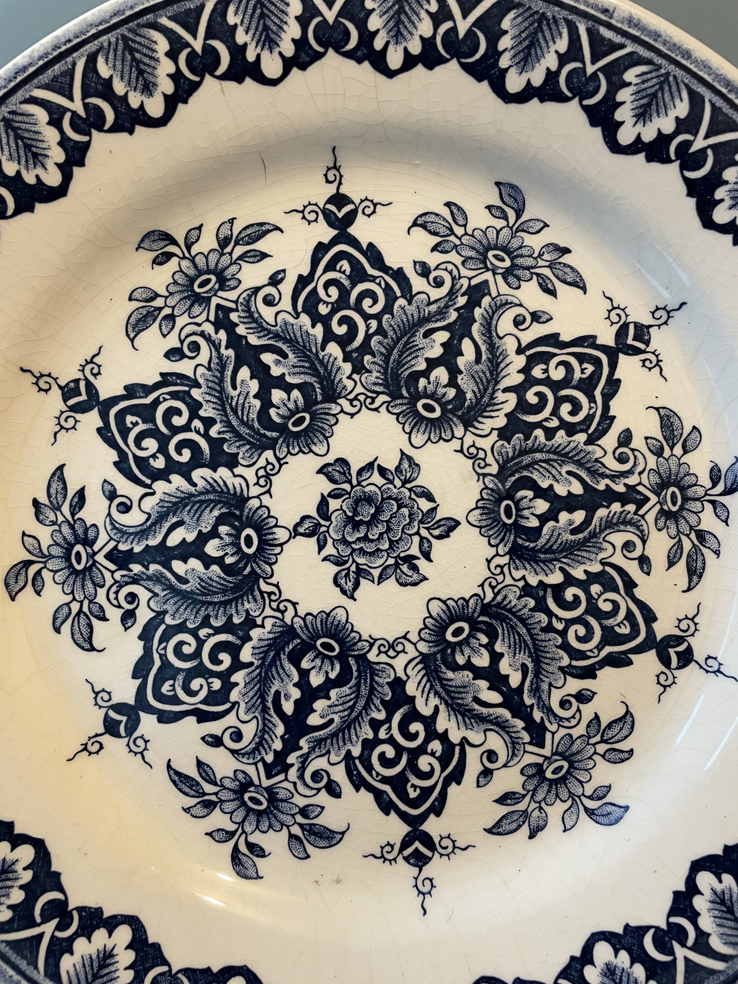 Set of 3 old flat plates in Gien earthenware