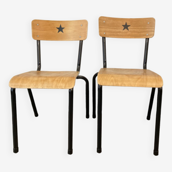 Paire de chaises d'école rénovées motif étoile