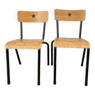 Paire de chaises d'école rénovées motif étoile