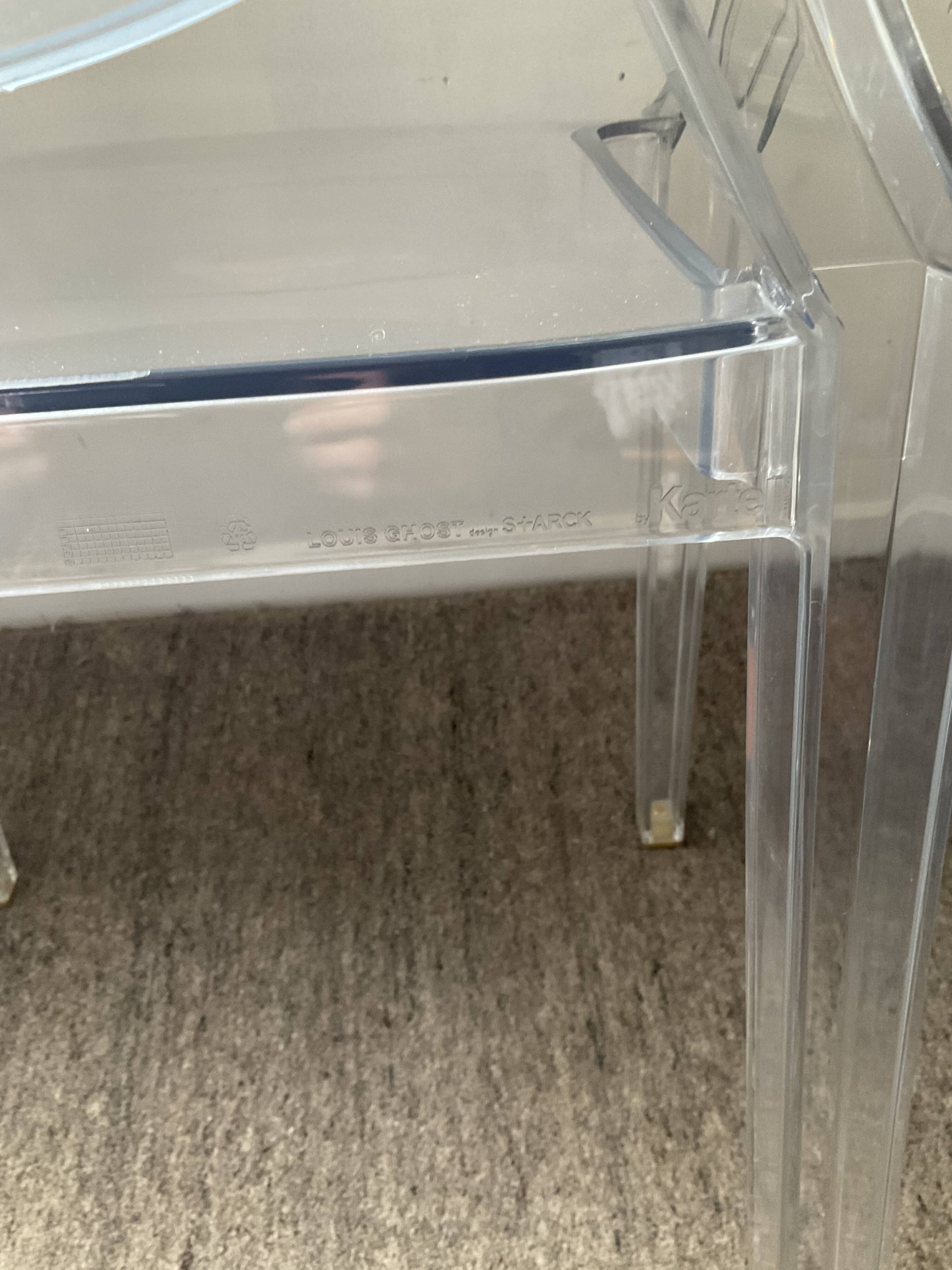 Ensemble Philippe Starck Kartell table à manger Top Top et 2 fauteuils Louis Ghost