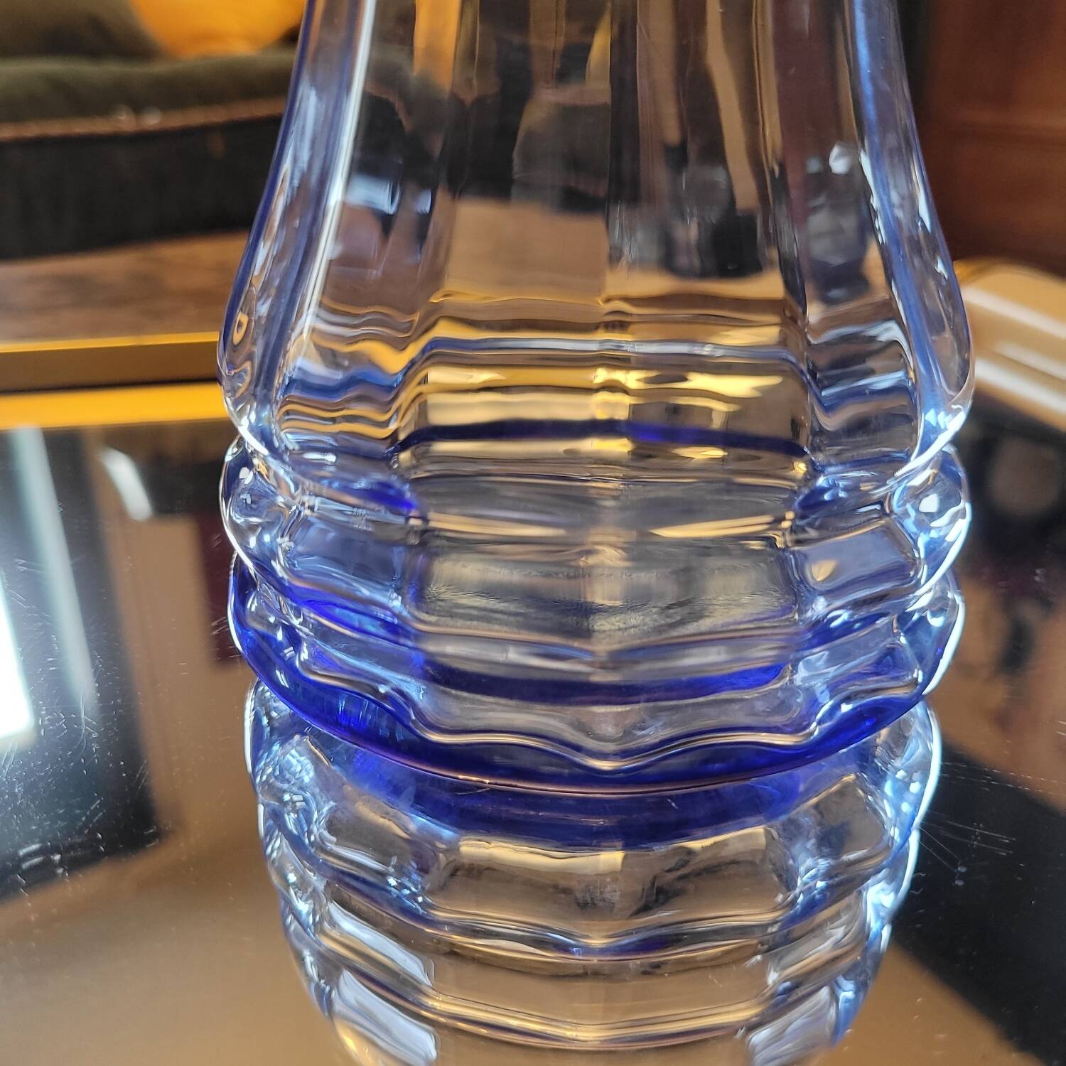 Vase en verre bleu facetté – Style Art Déco années  30's/40's