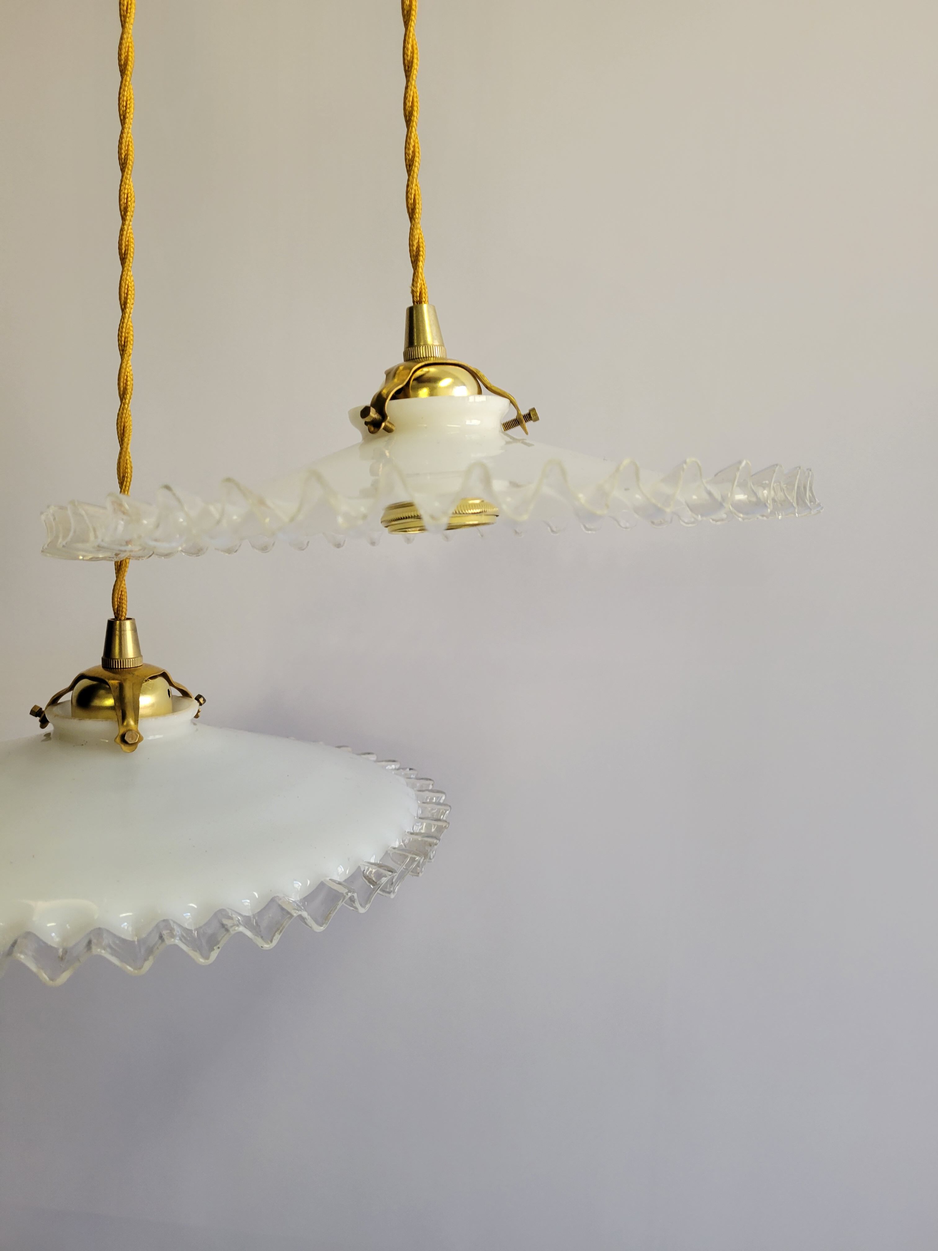 Duo of serrated opaline suspensions