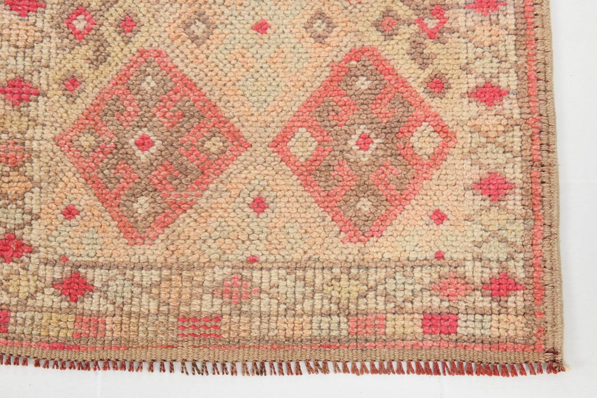 Vintage Runner Kilim, Tons Rose et Beige, Motifs Anatoliens Géométriques