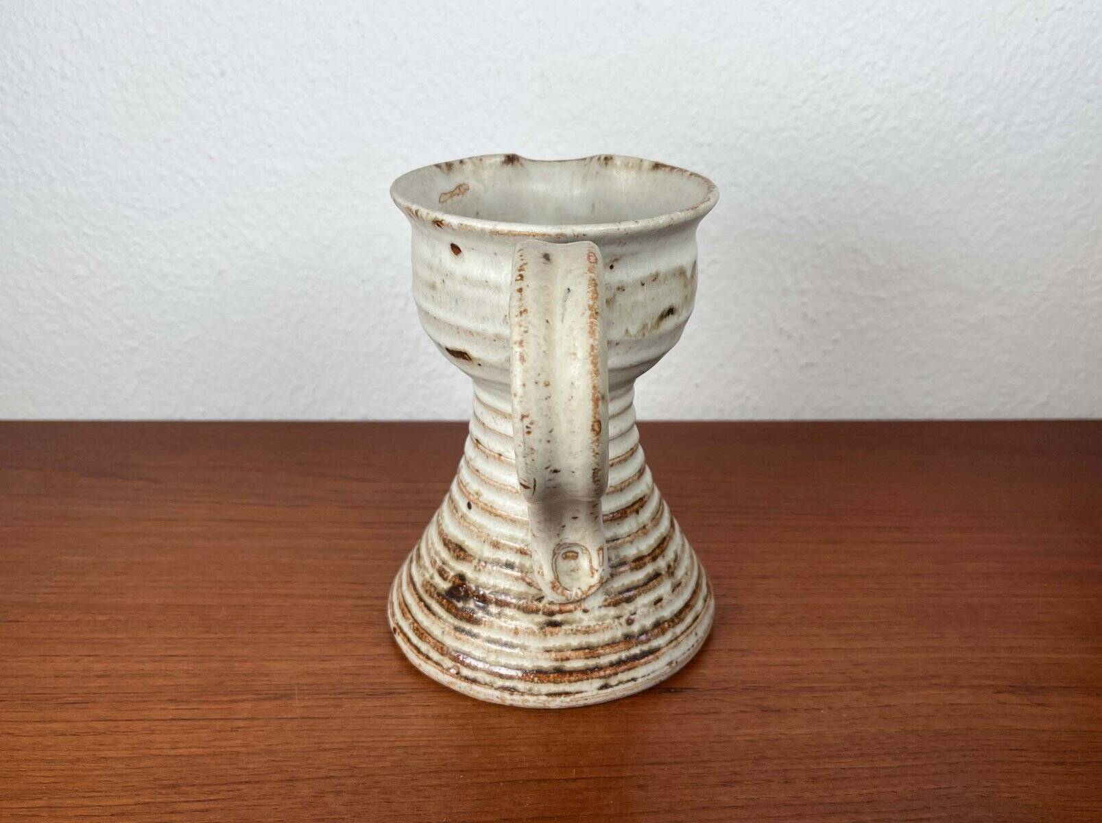 Mid-century modern studio pottery jug by Helle Stenberg for Pottestuen Keramik Frederikshavn, 1960s.