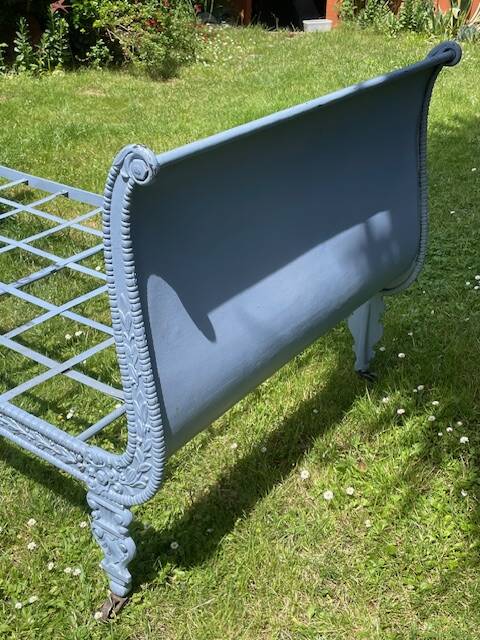 Napoleon III cast iron daybed on wheels