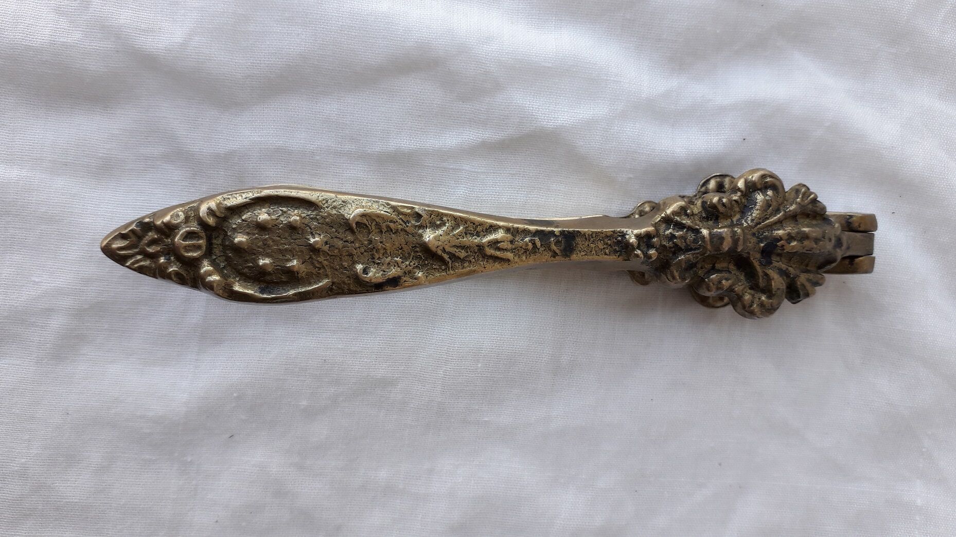 Casse noix bronze