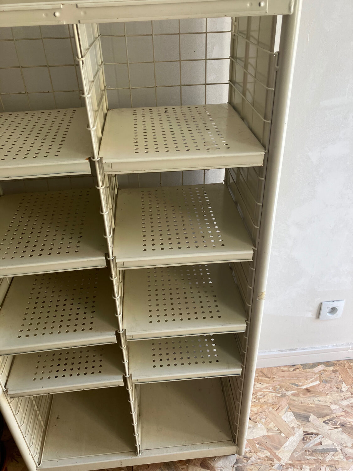 Shelf cabinet postal sorting