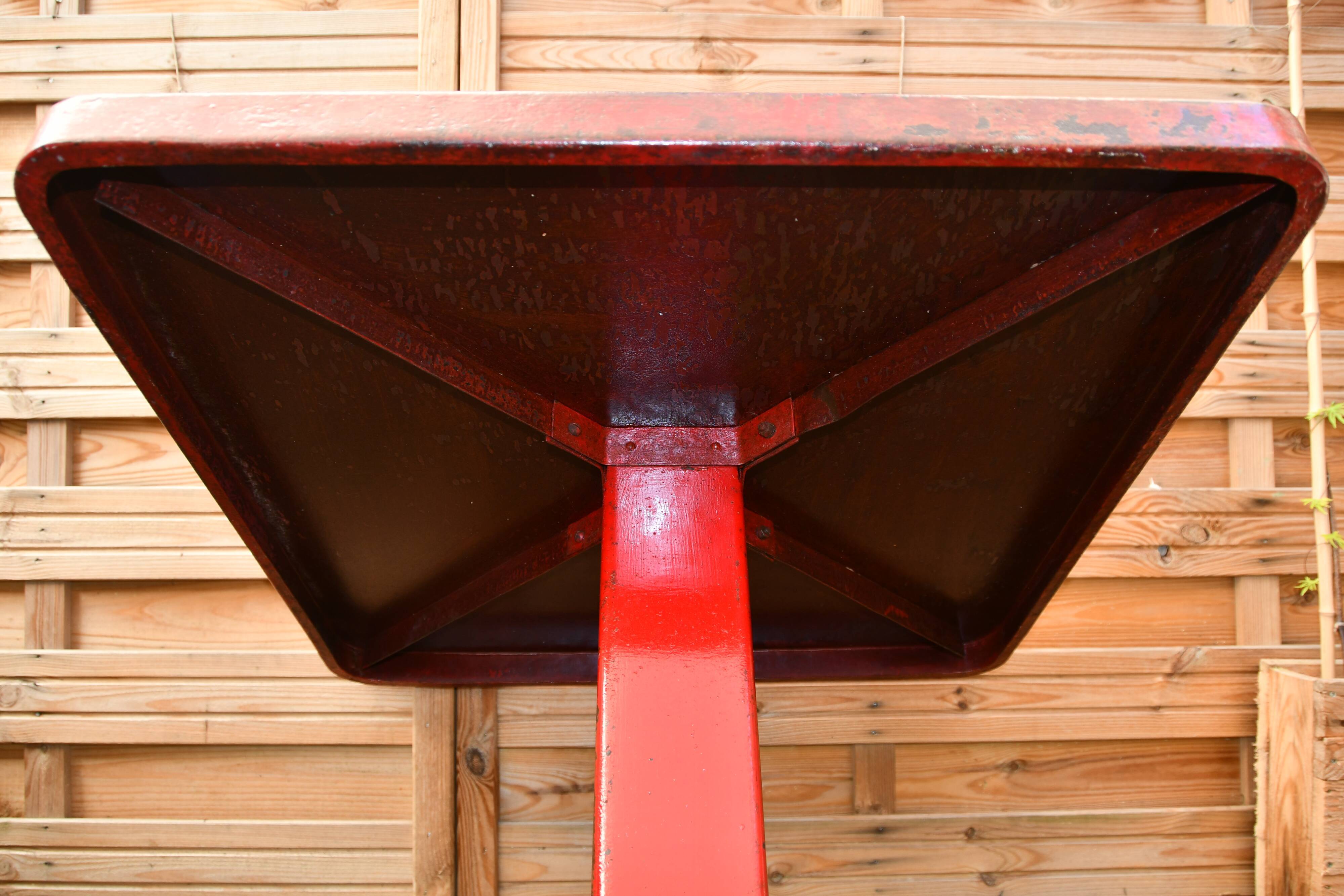 Table Tolix Pedestal Table KC