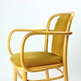Fauteuil Ton en bois courbé et velours doré, Tchécoslovaquie 1930, 40 disponibles
