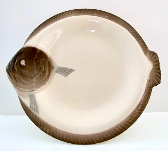 Logwy fish plates, stamped in perfect condition.