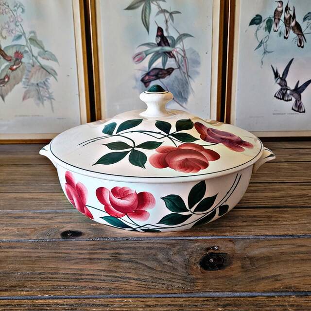 Choisy Le Roi HBC soup tureen model Vernon with rose pattern before 1920