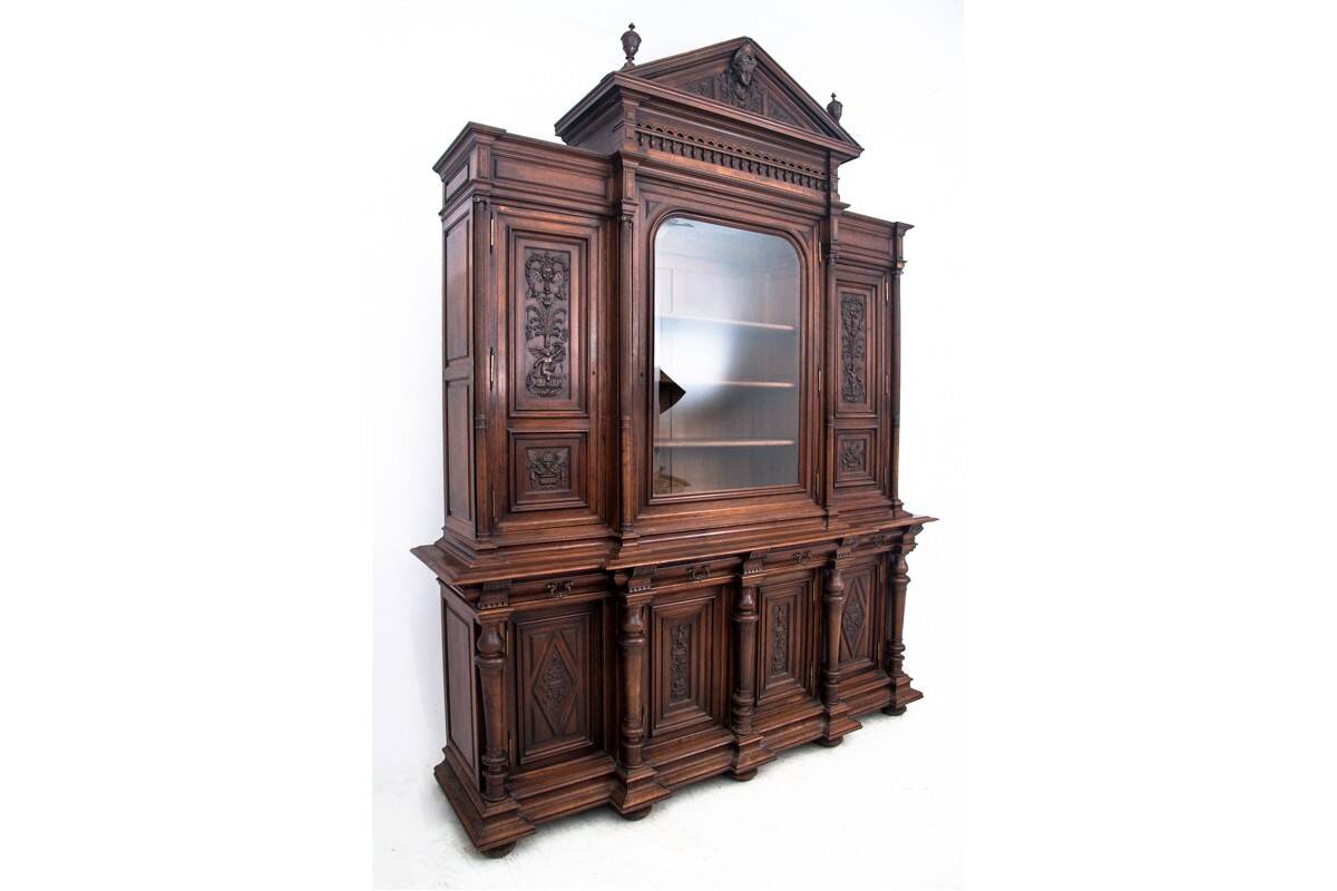 A historic cupboard from the end of the 19th century.