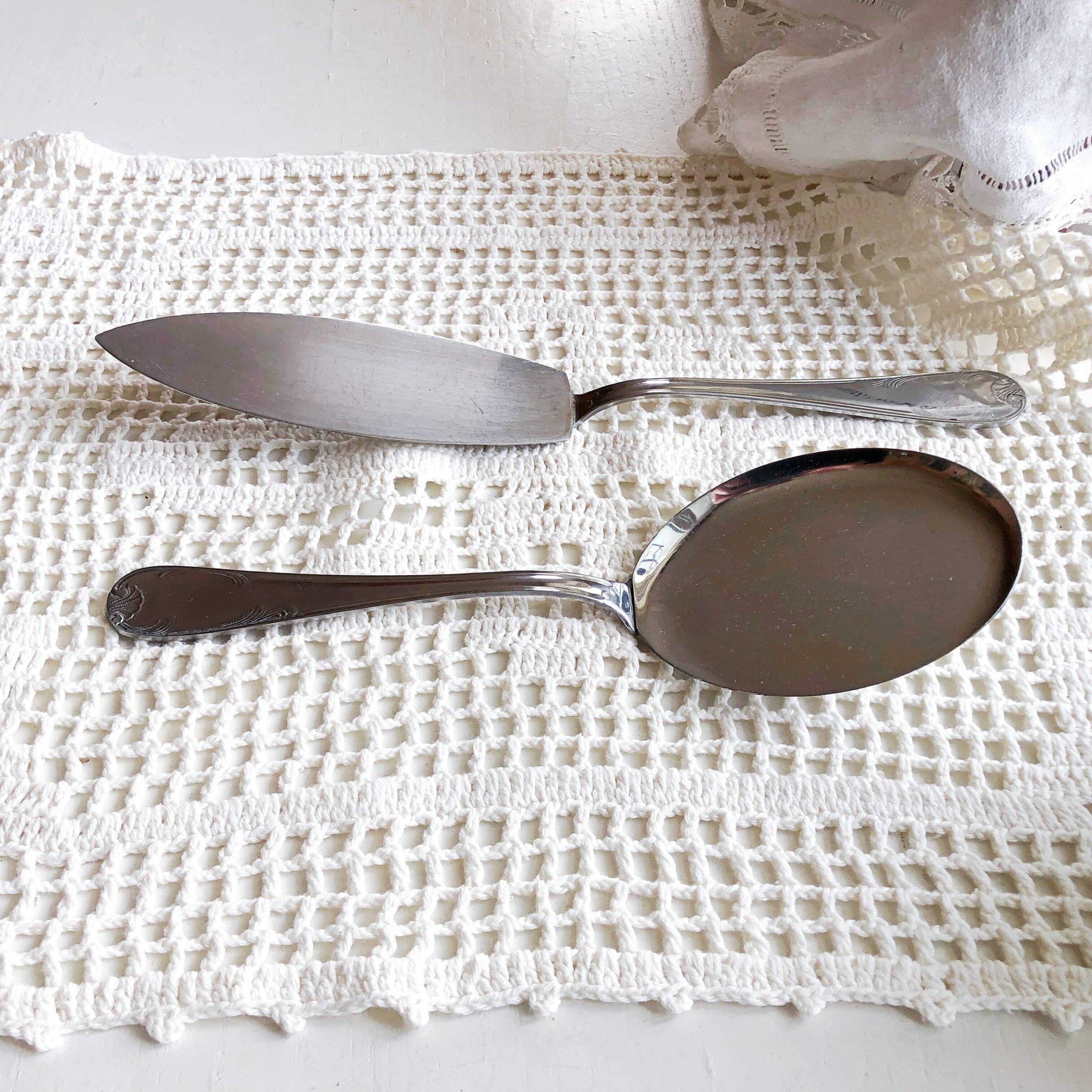Set of two cutting shovels for cakes, tarts and sweets