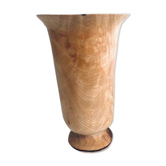 Vase en bois signé