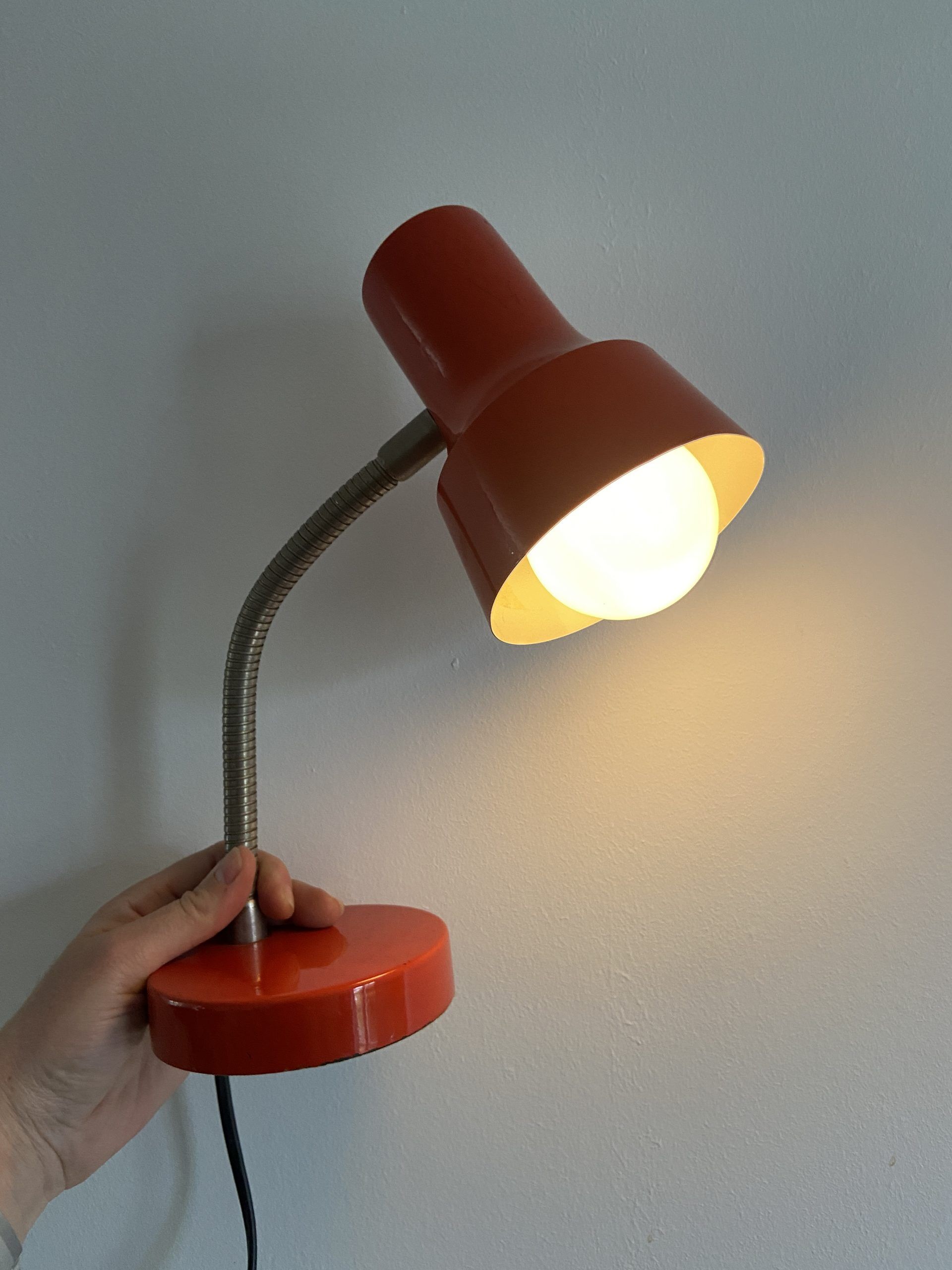 Articulated desk lamp in red metal 80's
