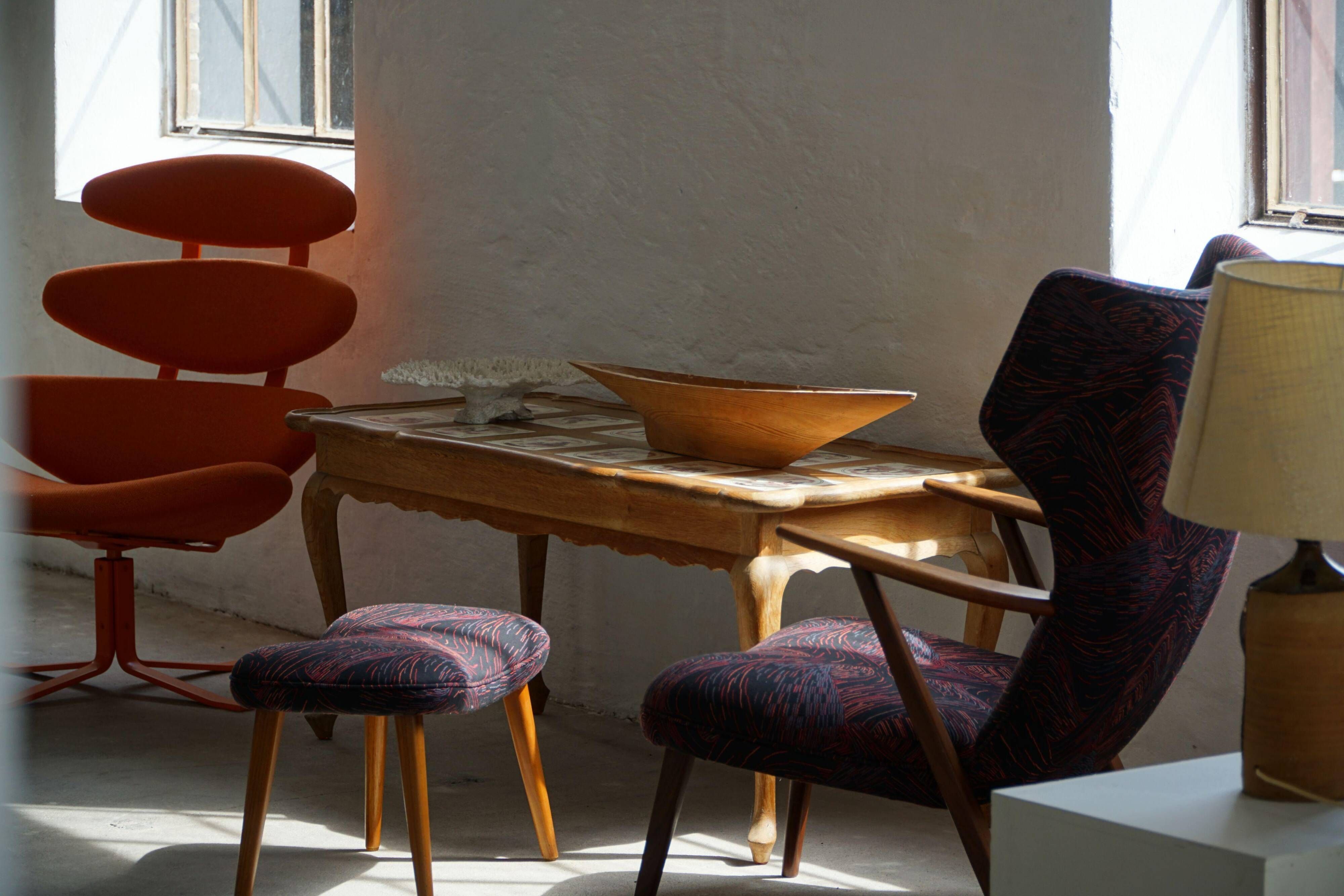 Modern Danish oak coffee table/console with tiled top, Frits Henningsen, 1950s.