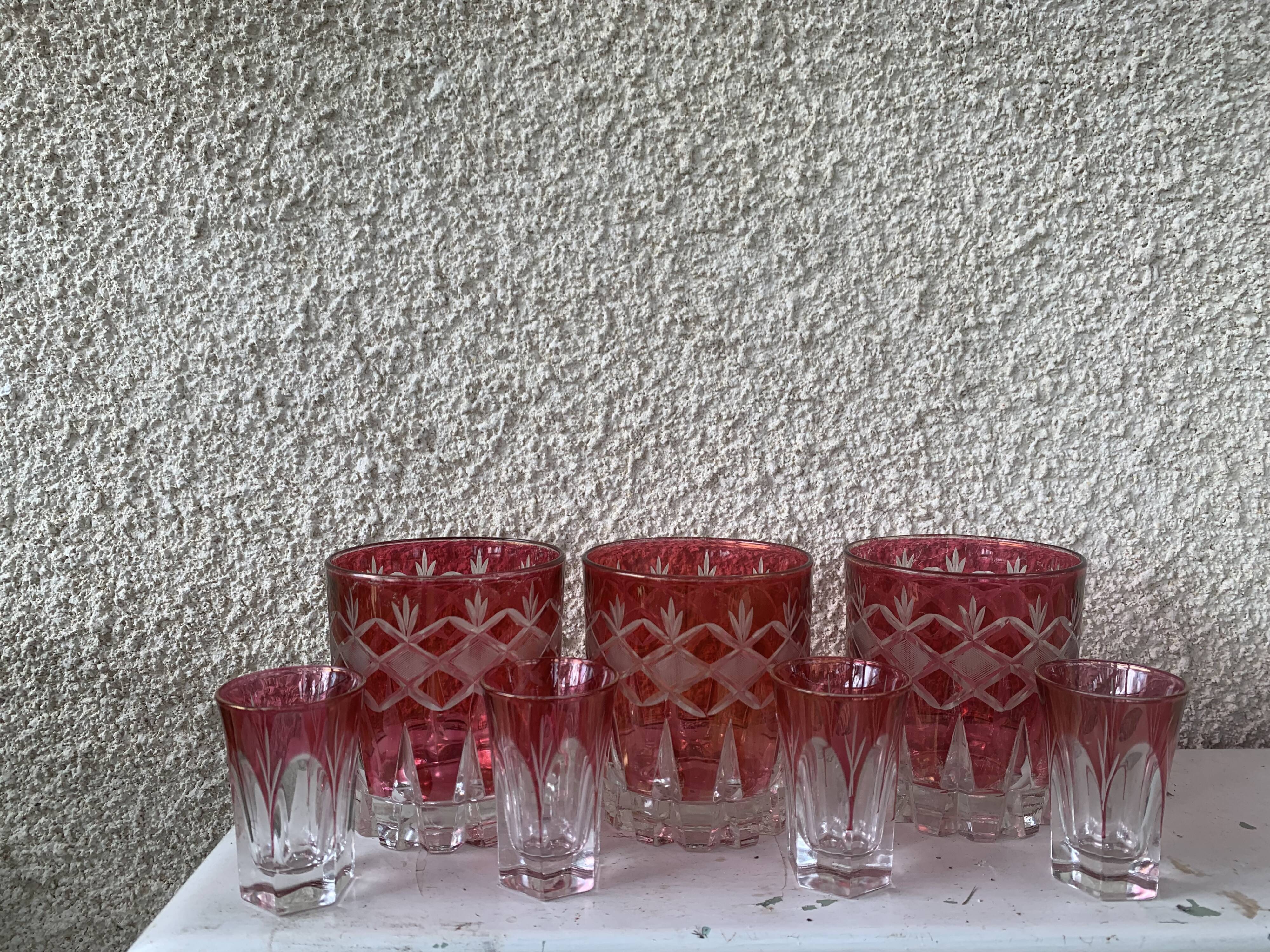 7 aperitif glasses in red and transparent glass chiseled vintage