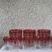 7 verres à apéritif en verre rouge et transparent ciselés vintage