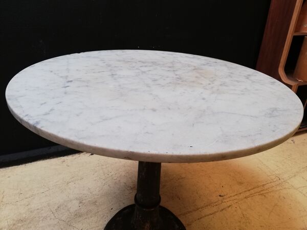 Table ronde en marbre