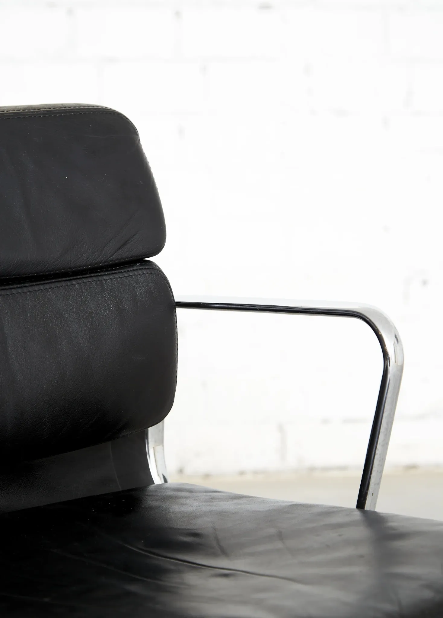 Chaise Soft Pad EA 217 de Charles et Ray Eames pour Vitra
