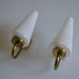 Paire de lampes en applique murale 1960 opaline et laiton