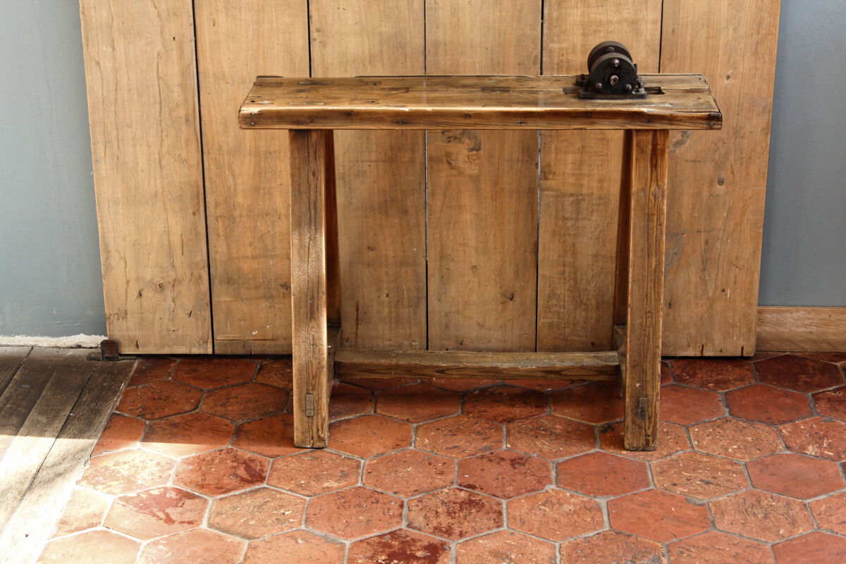 Old workbench - wooden service
