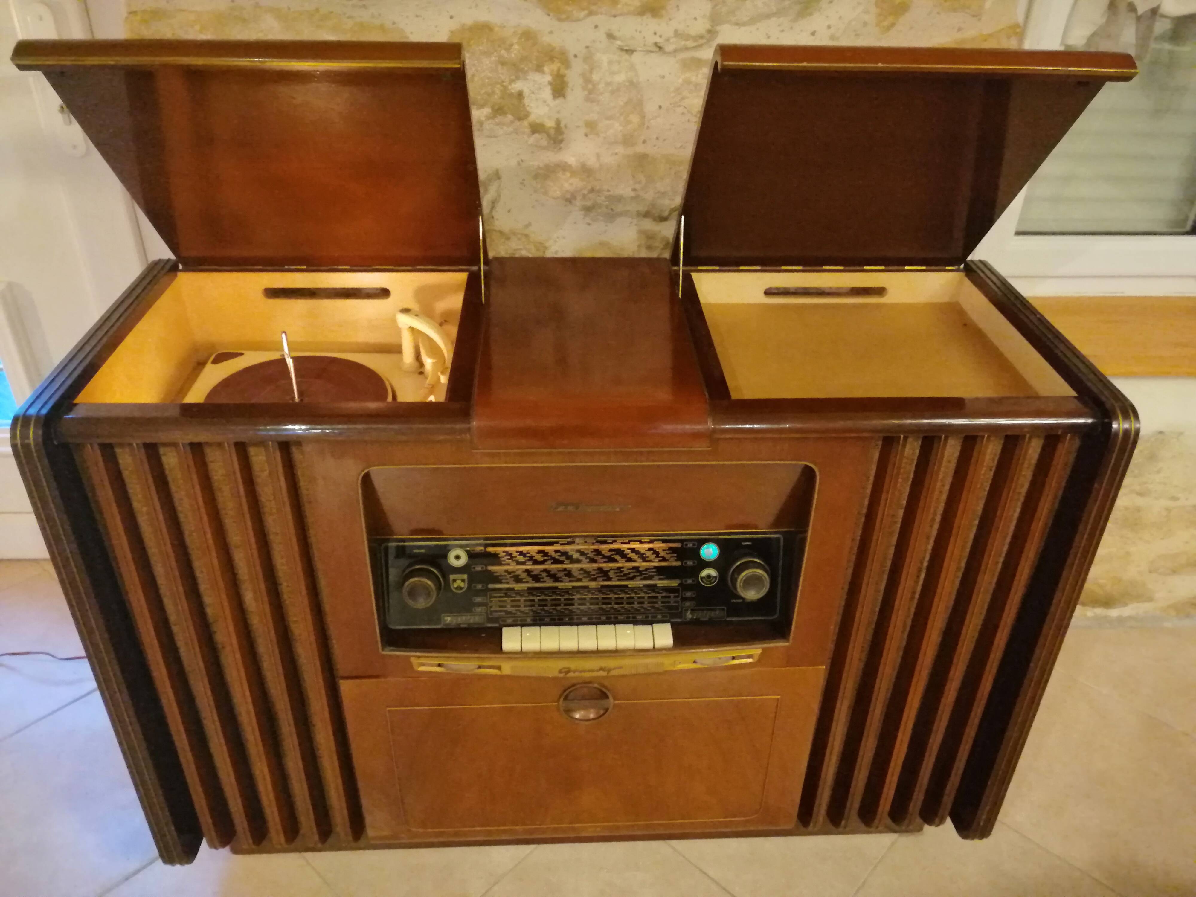 Grundig 3D sound hifi furniture