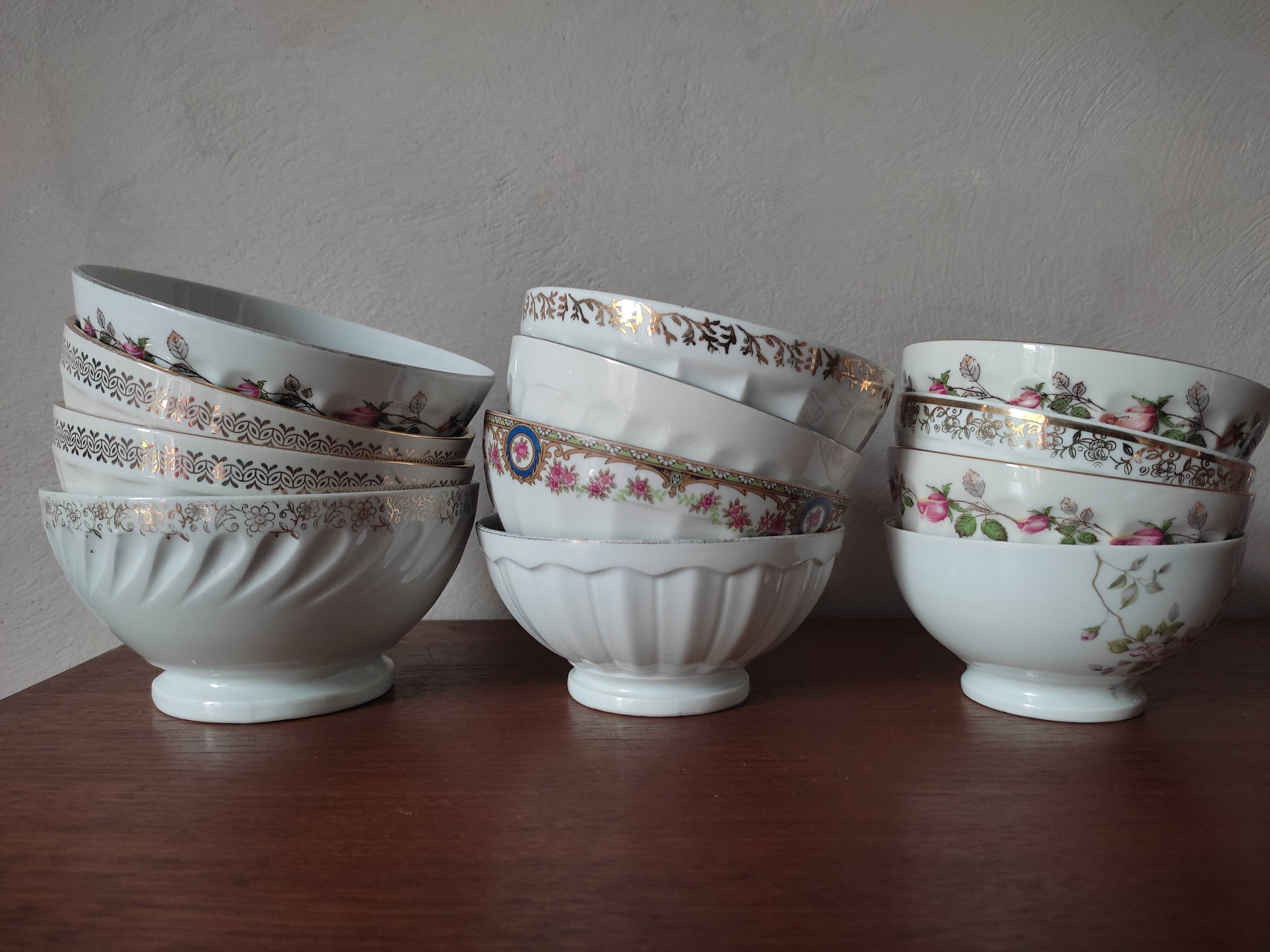 Set of 12 mismatched porcelain bowls