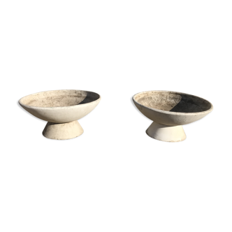 Pair of saucers garden pots