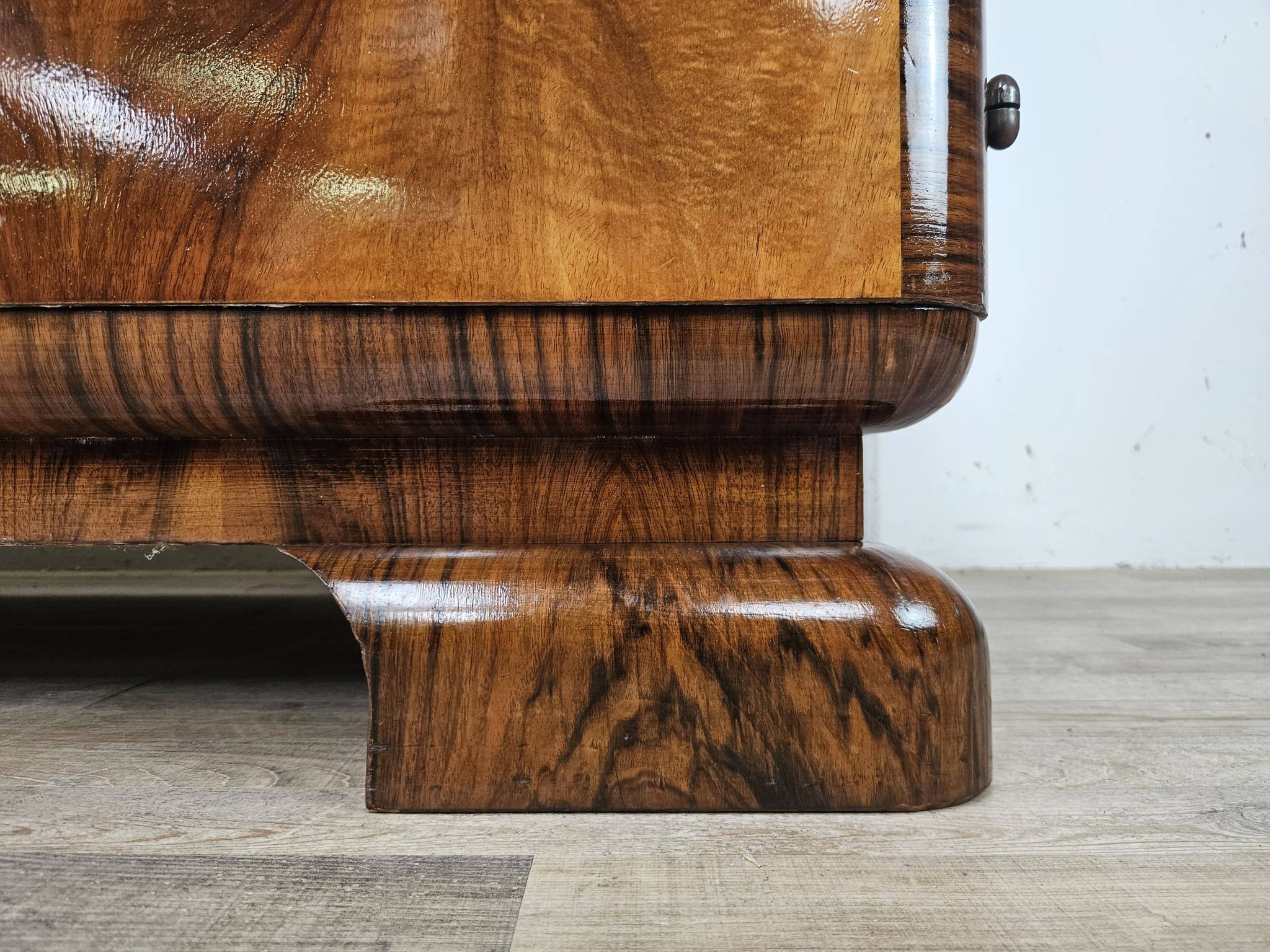 French Art Decò sideboard in walnut, 1940
