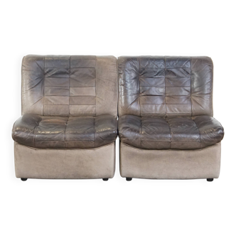Canapé modulaire, 2 chauffeuses en cuir gris vintage