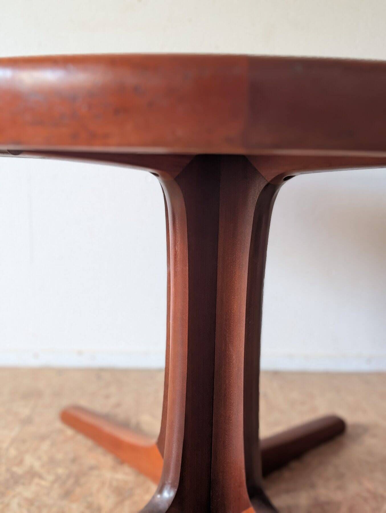Round teak table with star base, 1960s, extendable.