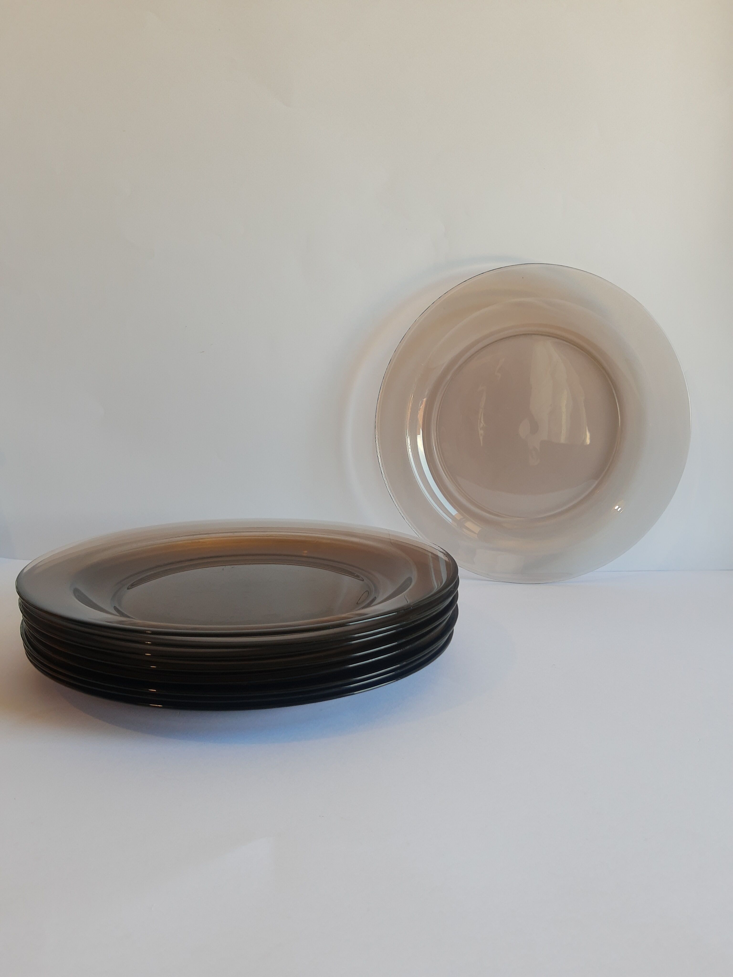 Set of 9 flat plates in smoked glass Arcoroc France 70s vintage