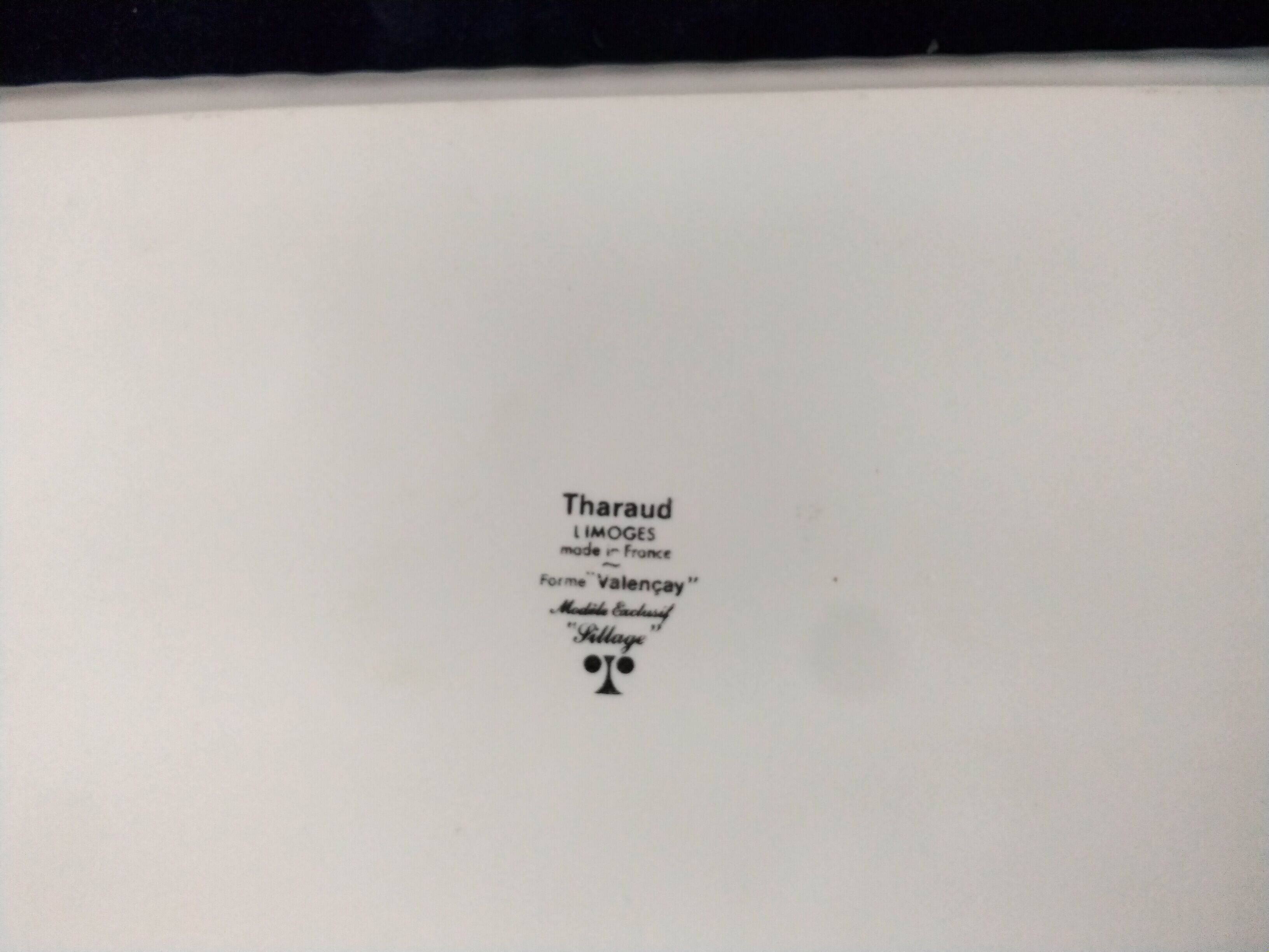 Plat à cake en porcelaine de Limoges Tharaud