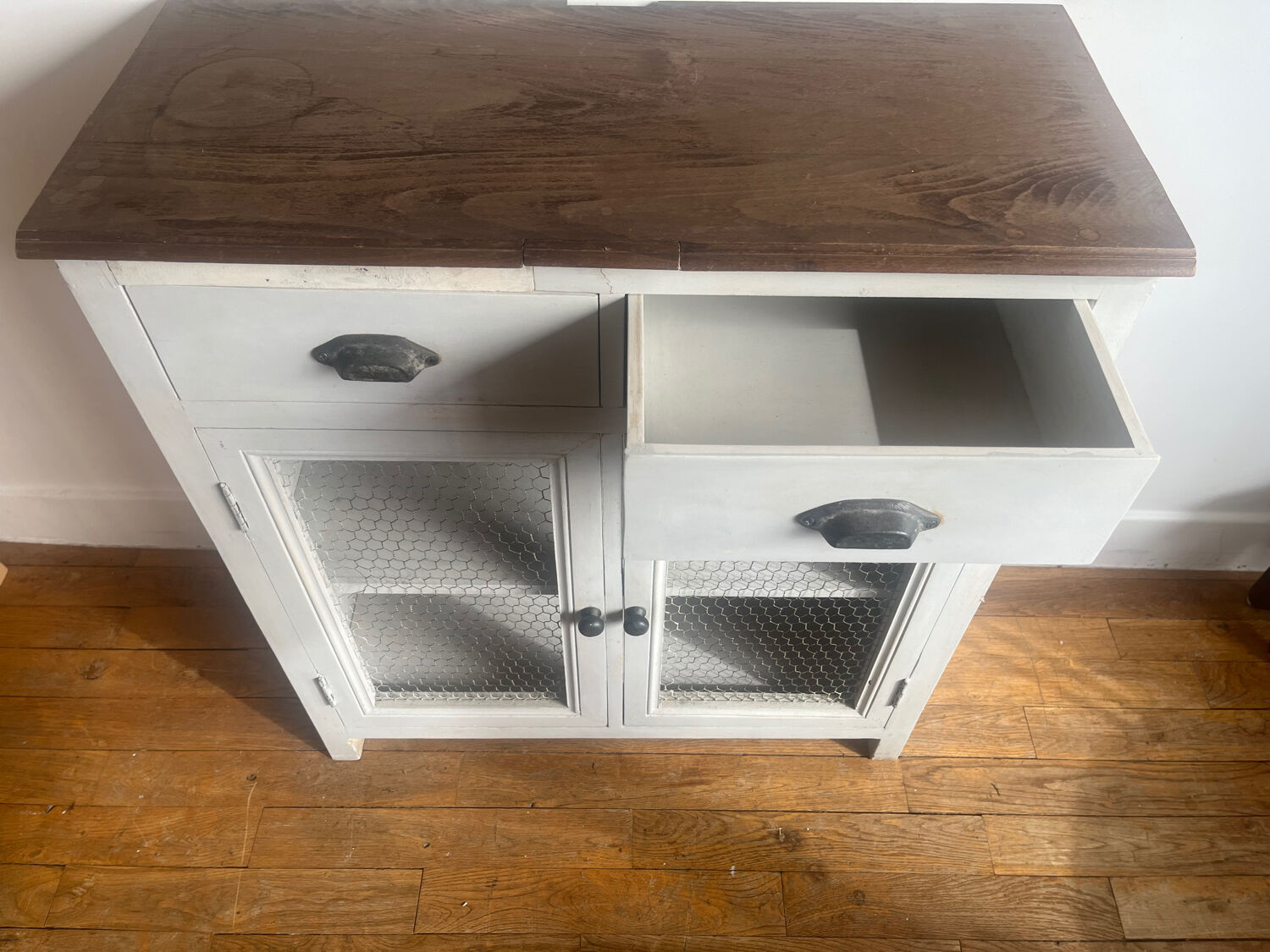 Grey-blue Parisian sideboard with a mesh door.