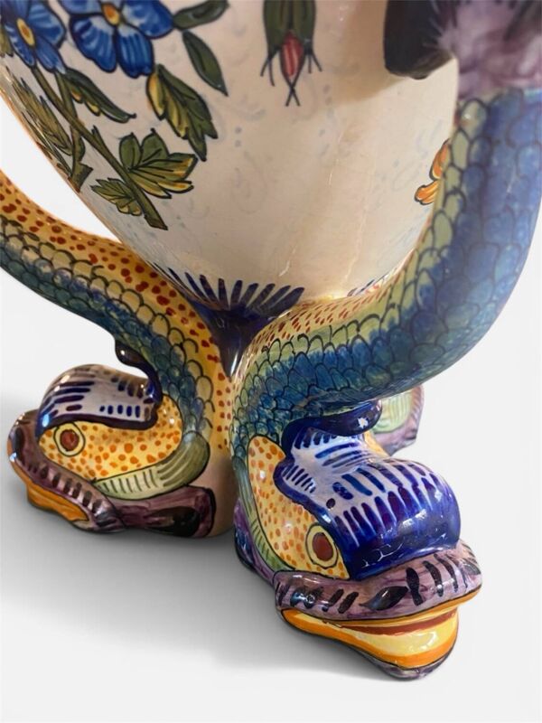 Paire de vases « Œufs » aux chimères marines  Henriot Quimper