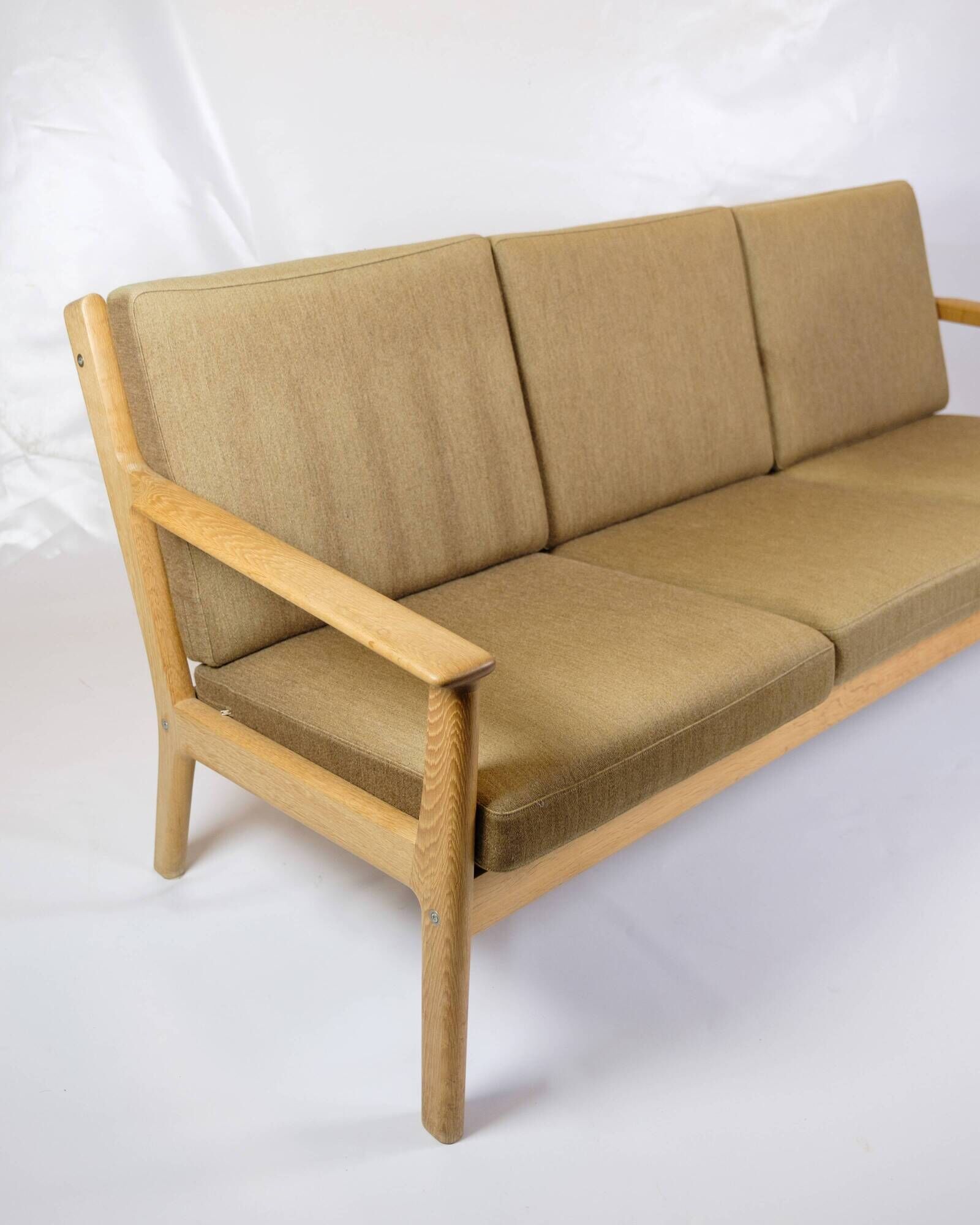 3-Person Sofa Model GE265/3 Made In Oak By Hans J. Wegner For Getama From 1960s