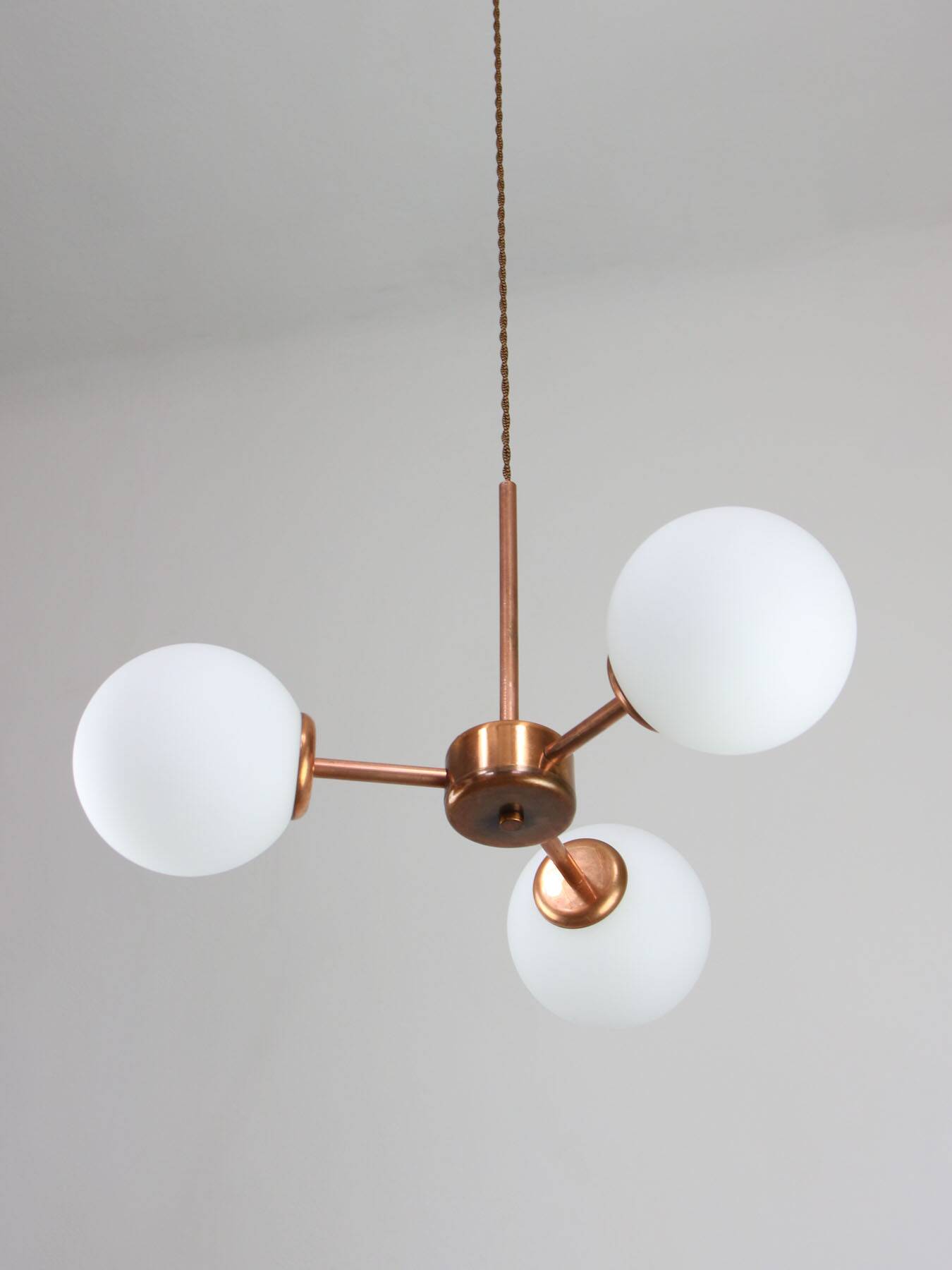 Mid-Century Modern Italian Chandelier in Copper and Opaline Glass, 1960s