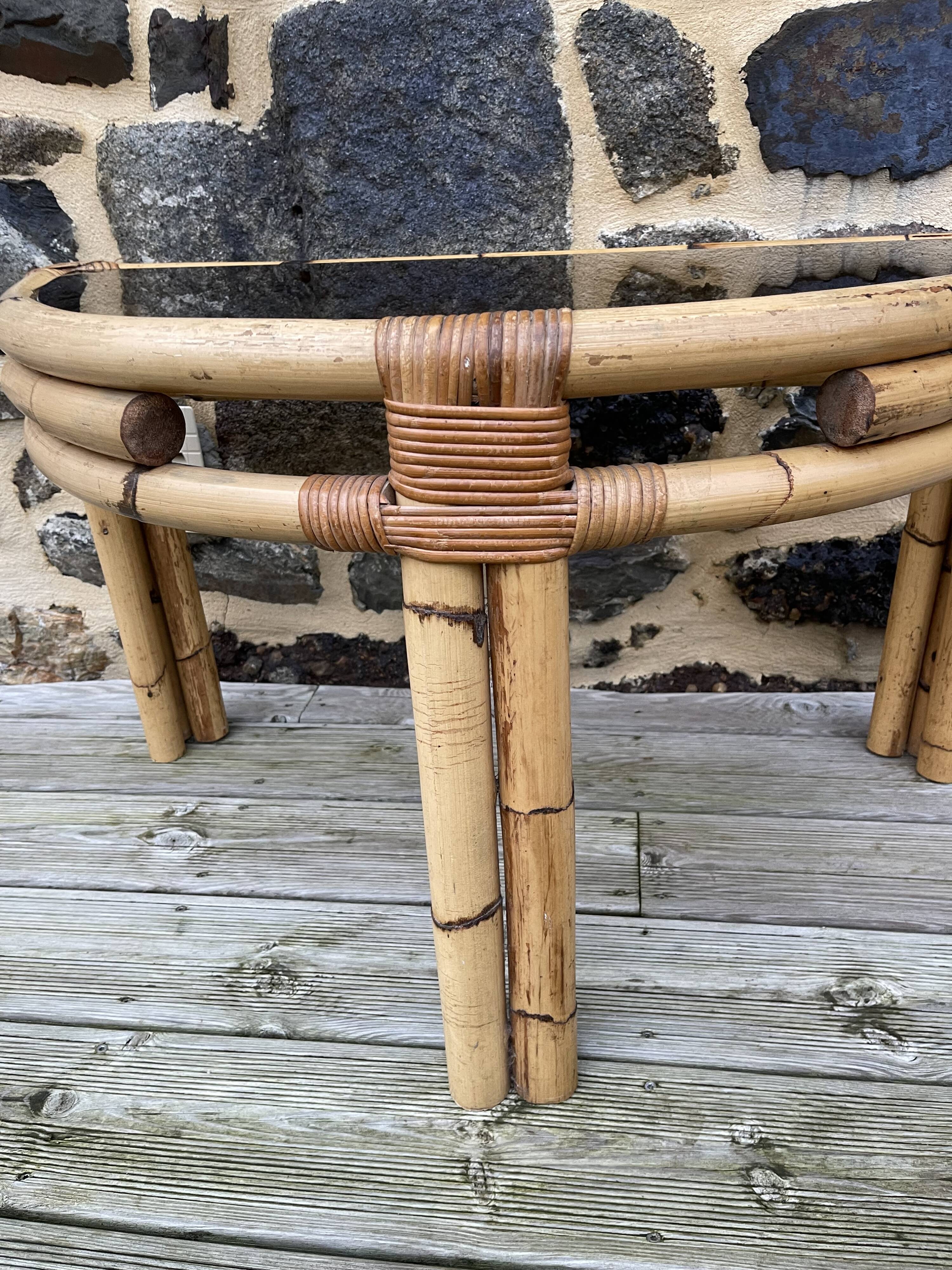 Console / coffee table in rattan and tempered glass.