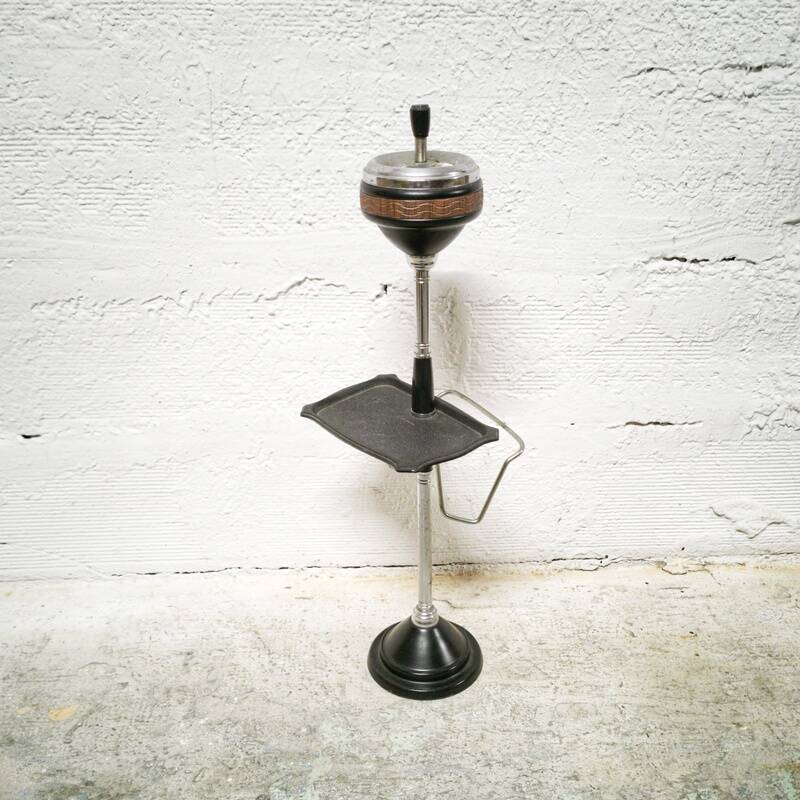 Free-standing ashtray with magazine rack