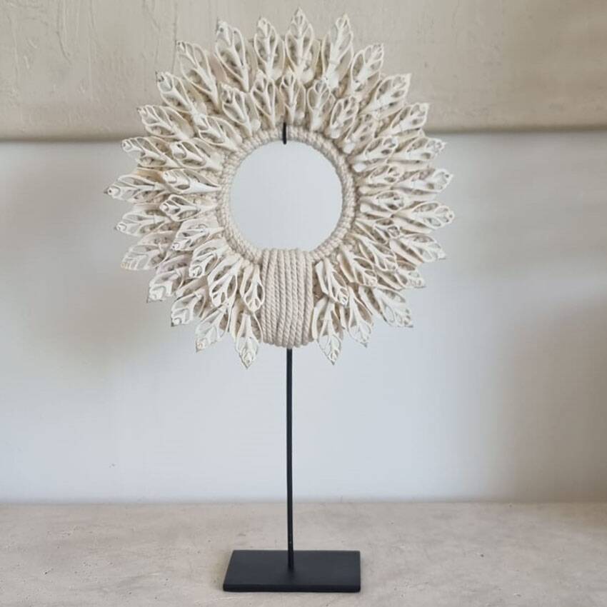 Decorative Papuan shell necklace