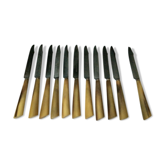 Set of 12 large knives and 11 horn and steel dessert knives