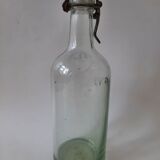 Bouteille ancienne tchèque datée de 1948, en verre épais