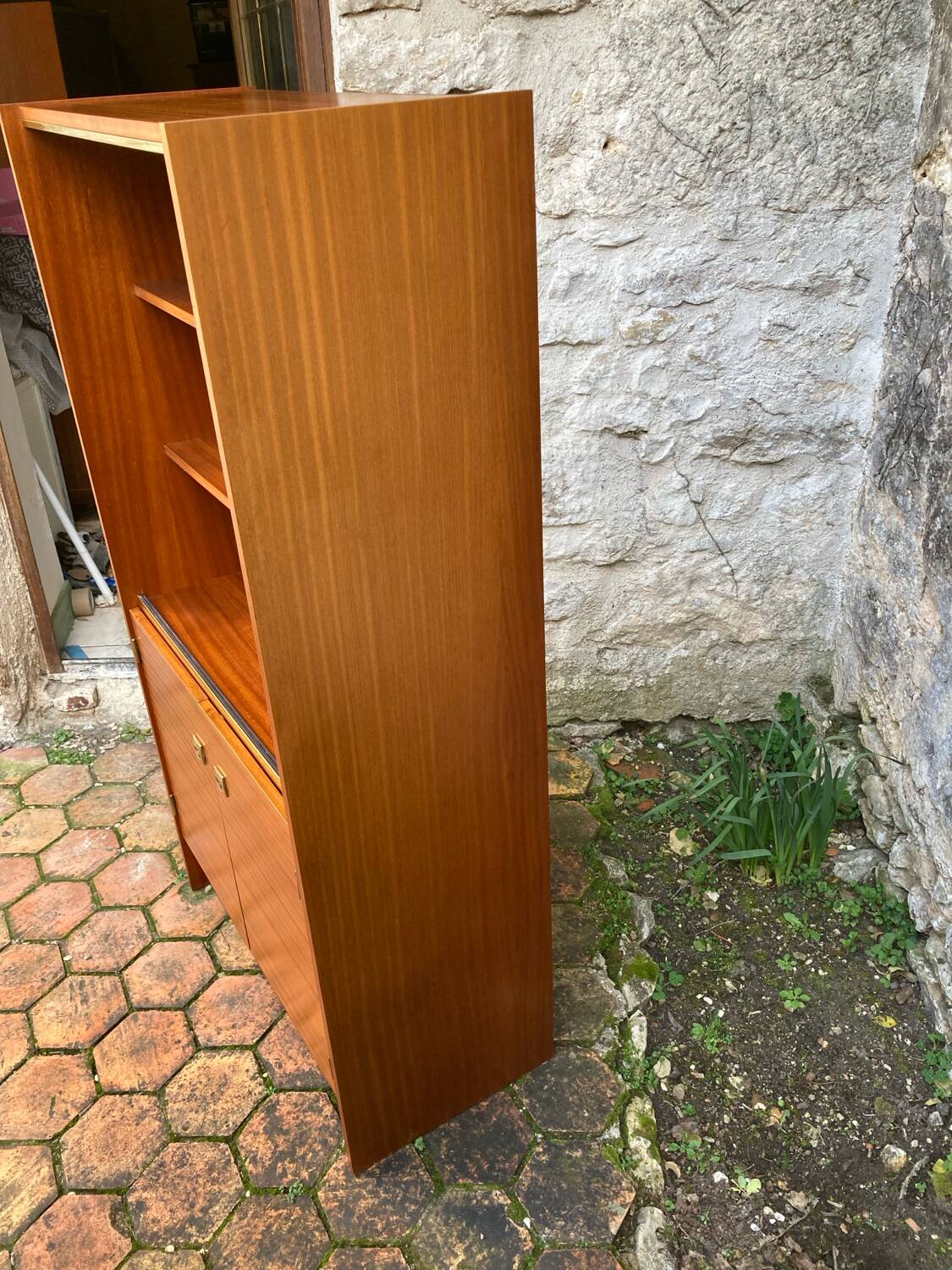 Vintage 1960s display cabinet.