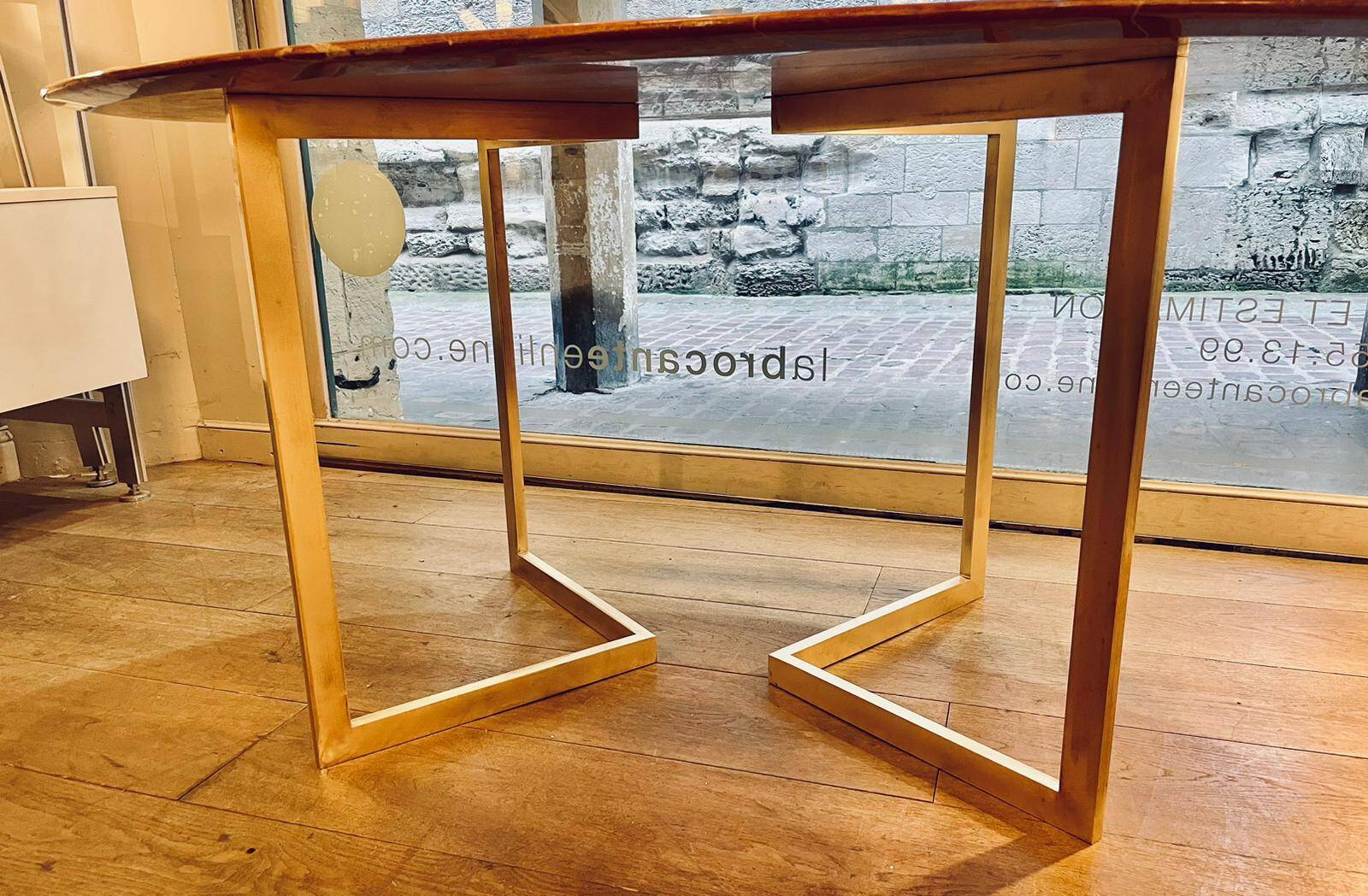 Table ovale en marbre rouge Alicante années 70