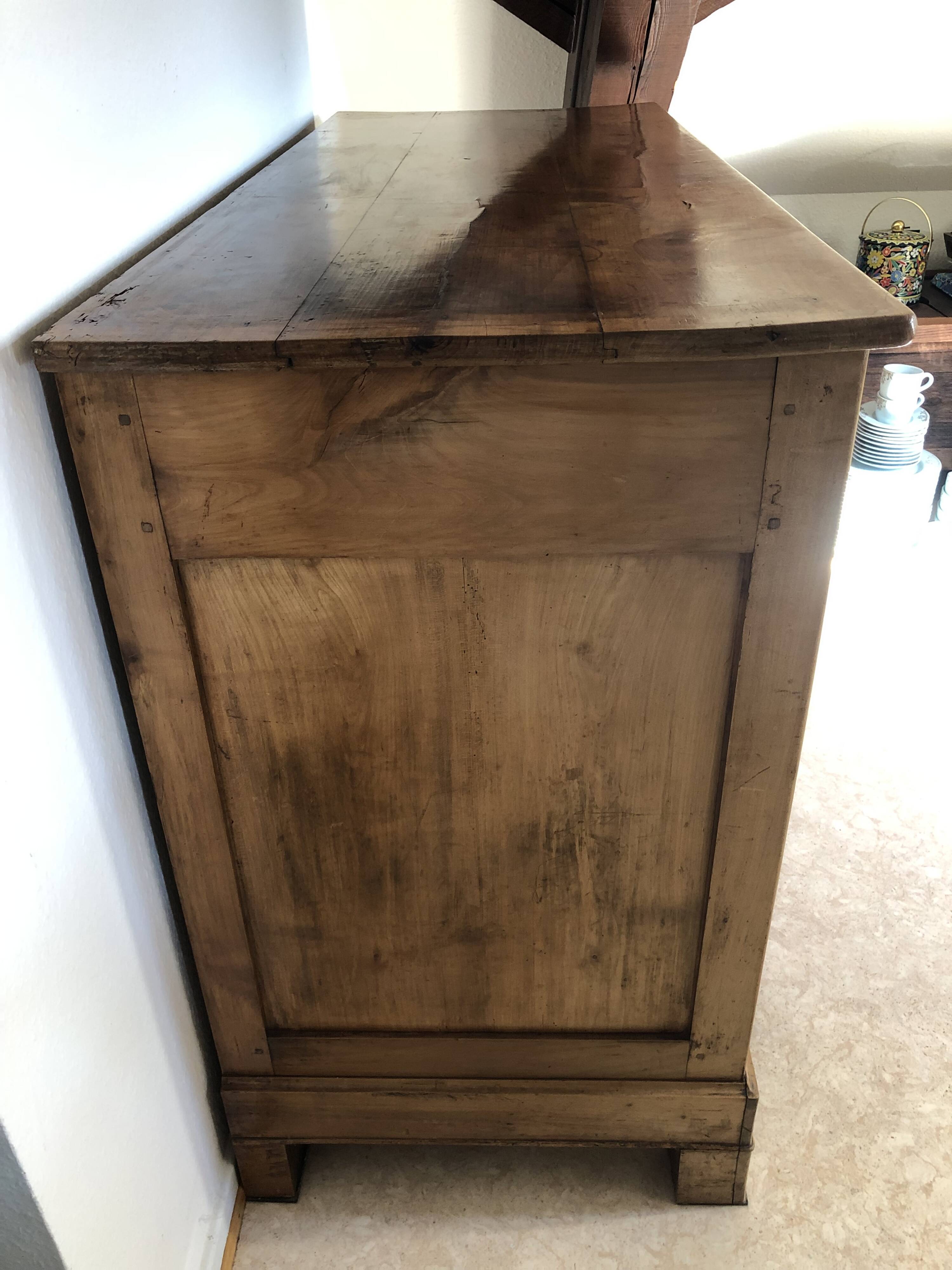 Buffet ancien en noyer blond