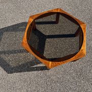 grande table basse brutaliste