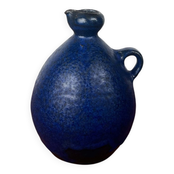 Carafe vase bleue en céramique de studio brutaliste allemand par Gerhard Liebenthron, 1975, style moderne du milieu du siècle.