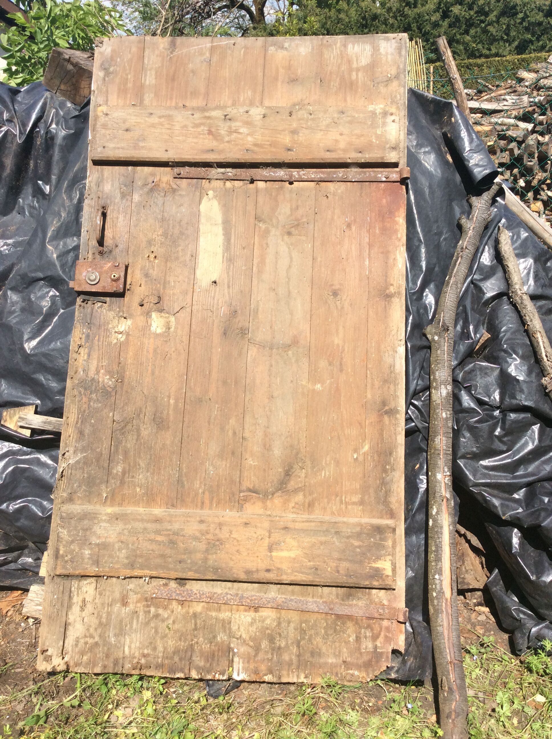 Old gate late 18th of chateau