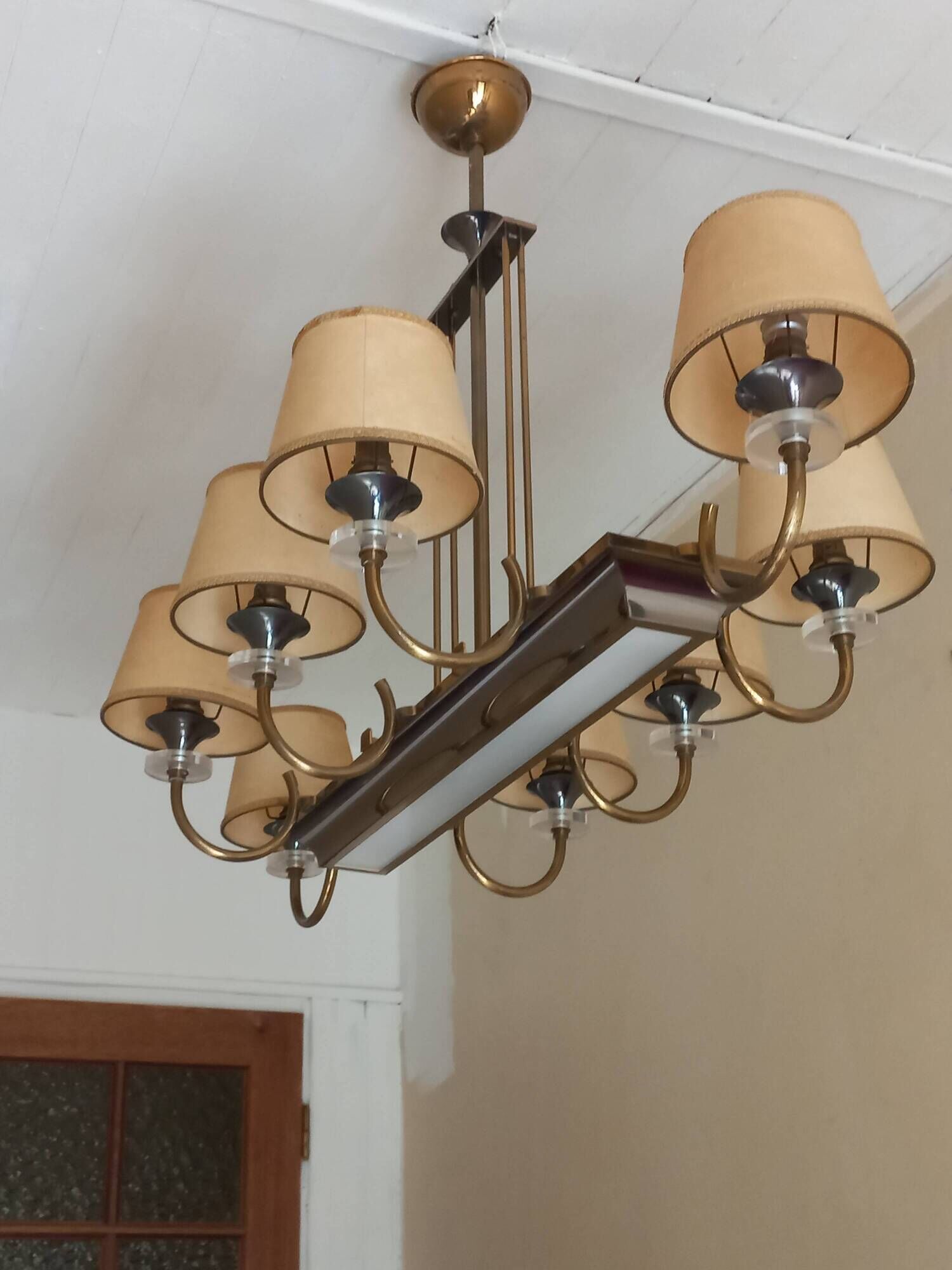 Vintage chandelier in gilded brass, chromed metal and plexiglass from the 1950s